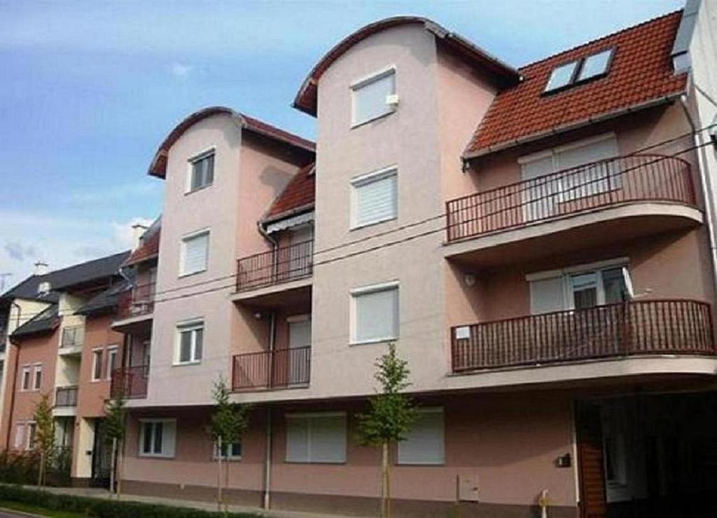 Major Street Apartman Apartment Hajduszoboszlo Bagian luar foto